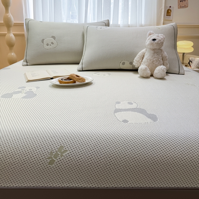 91家纺网 家纺一手货源 找家纺 全季家居 2025新款A类乙纶PE卡通系列凉豆豆席凉席席子 熊猫宝宝-床席款