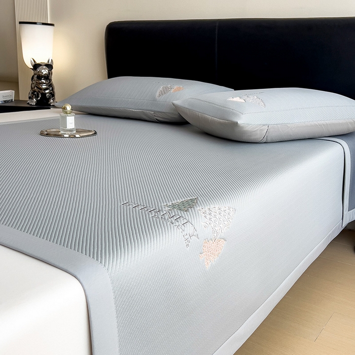 91家纺网 家纺一手货源 找家纺 全季家居 2025新款A类乙纶PE希望森林刺绣系列凉豆豆席凉席席子 银灰-床席款