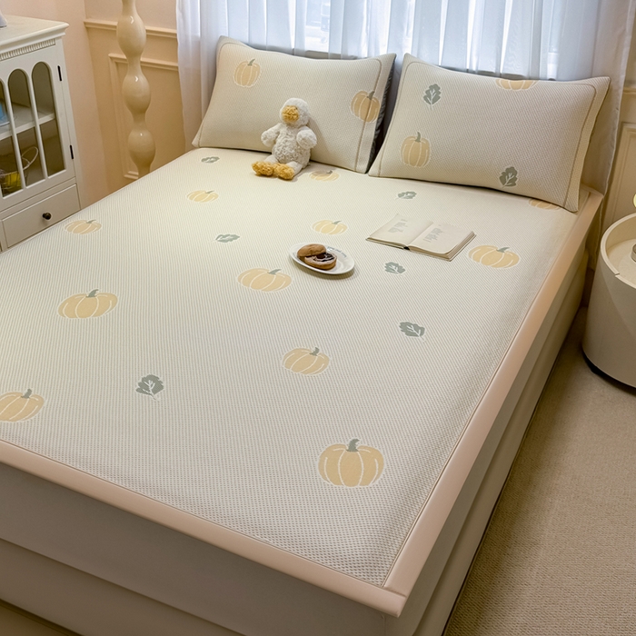 91家纺网 家纺一手货源 找家纺 全季家居 2025新款A类乙纶PE卡通系列凉豆豆席凉席席子 元气南瓜-浅咖-床席款