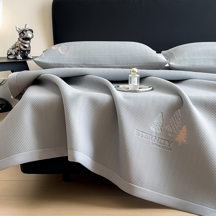 91家纺网 家纺一手货源 找家纺 全季家居 2025新款A类乙纶PE希望森林刺绣系列凉豆豆席凉席席子 银灰-床席款