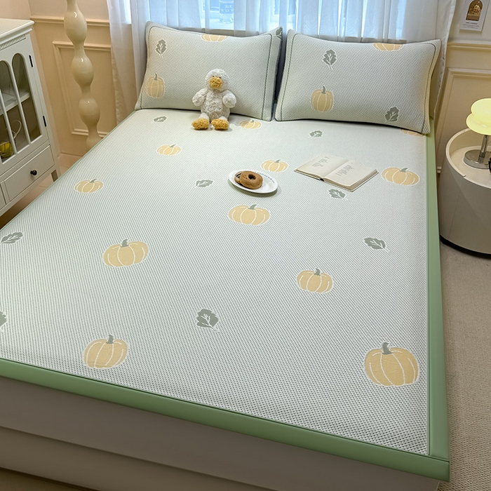91家纺网 家纺一手货源 找家纺 全季家居 2025新款A类乙纶PE卡通系列凉豆豆席凉席席子 元气南瓜-水绿-床席款