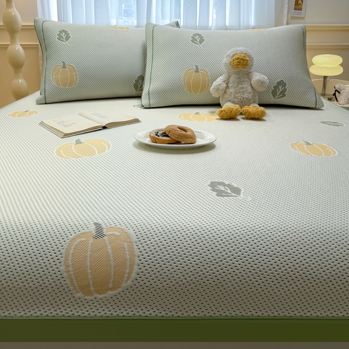 91家纺网 家纺一手货源 找家纺 全季家居 2025新款A类乙纶PE卡通系列凉豆豆席凉席席子 元气南瓜-水绿-床席款