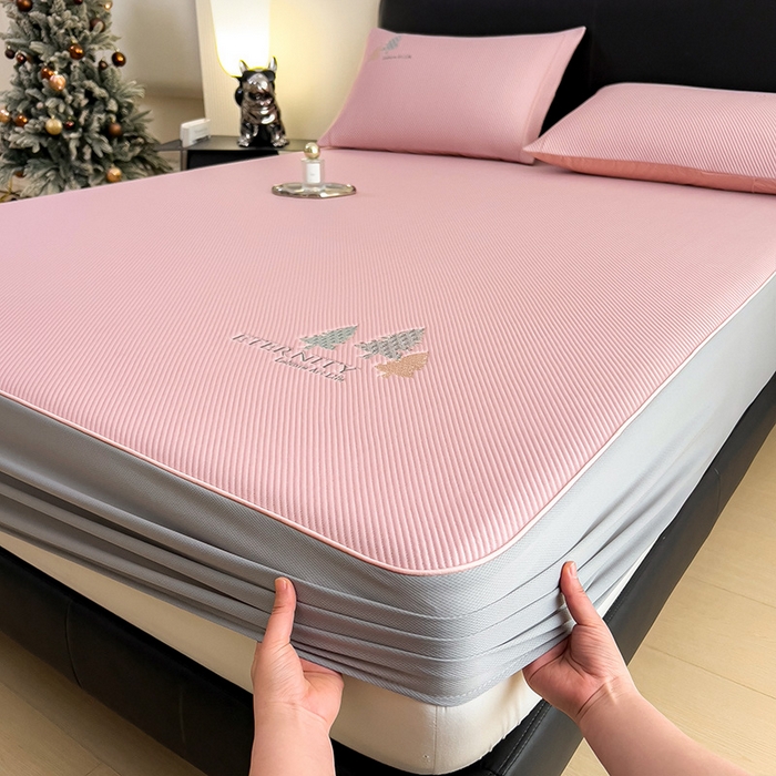 91家纺网 家纺一手货源 找家纺 全季家居 2025新款A类乙纶PE希望森林刺绣系列凉豆豆席凉席席子 淡粉-床笠款