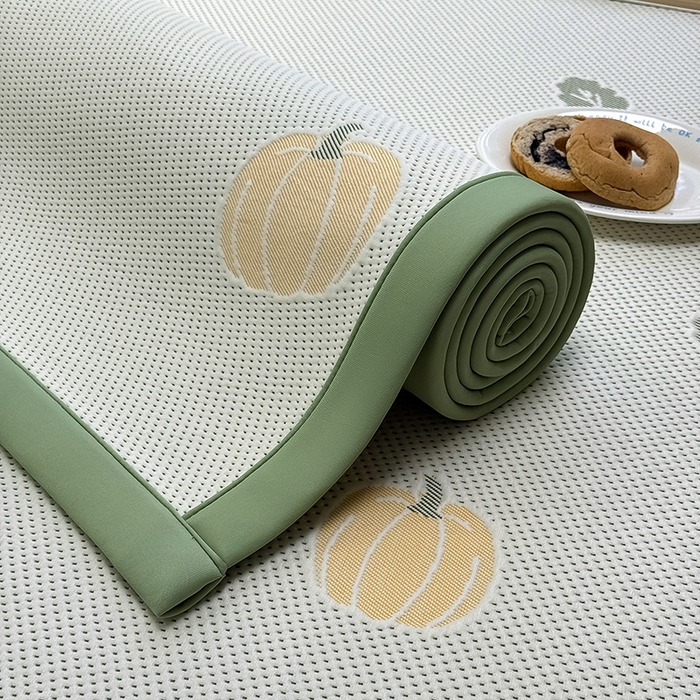 91家纺网 家纺一手货源 找家纺 全季家居 2025新款A类乙纶PE卡通系列凉豆豆席凉席席子 元气南瓜-水绿-床席款