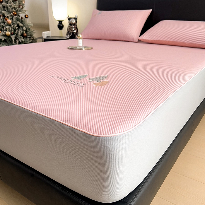 91家纺网 家纺一手货源 找家纺 全季家居 2025新款A类乙纶PE希望森林刺绣系列凉豆豆席凉席席子 淡粉-床笠款