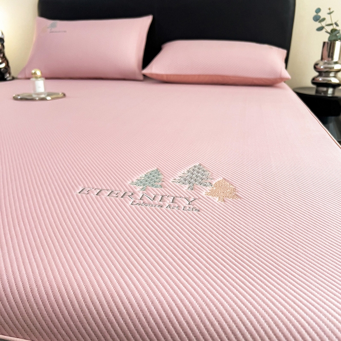 91家纺网 家纺一手货源 找家纺 全季家居 2025新款A类乙纶PE希望森林刺绣系列凉豆豆席凉席席子 淡粉-床笠款