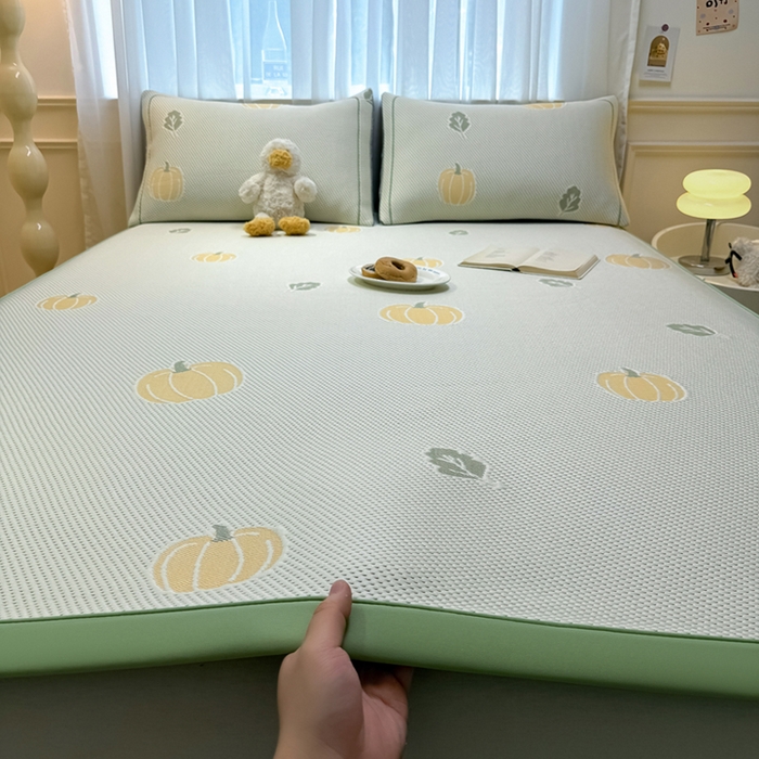 91家纺网 家纺一手货源 找家纺 全季家居 2025新款A类乙纶PE卡通系列凉豆豆席凉席席子 元气南瓜-水绿-床席款