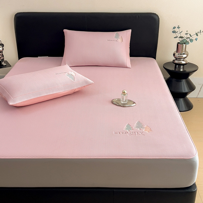 91家纺网 家纺一手货源 找家纺 全季家居 2025新款A类乙纶PE希望森林刺绣系列凉豆豆席凉席席子 淡粉-床笠款