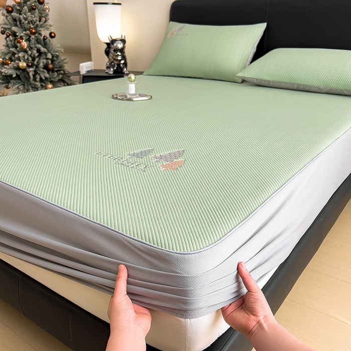 91家纺网 家纺一手货源 找家纺 全季家居 2025新款A类乙纶PE希望森林刺绣系列凉豆豆席凉席席子 水绿-床笠款