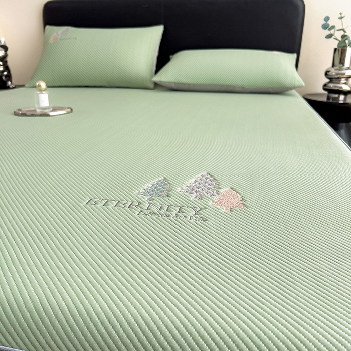 91家纺网 家纺一手货源 找家纺 全季家居 2025新款A类乙纶PE希望森林刺绣系列凉豆豆席凉席席子 水绿-床笠款