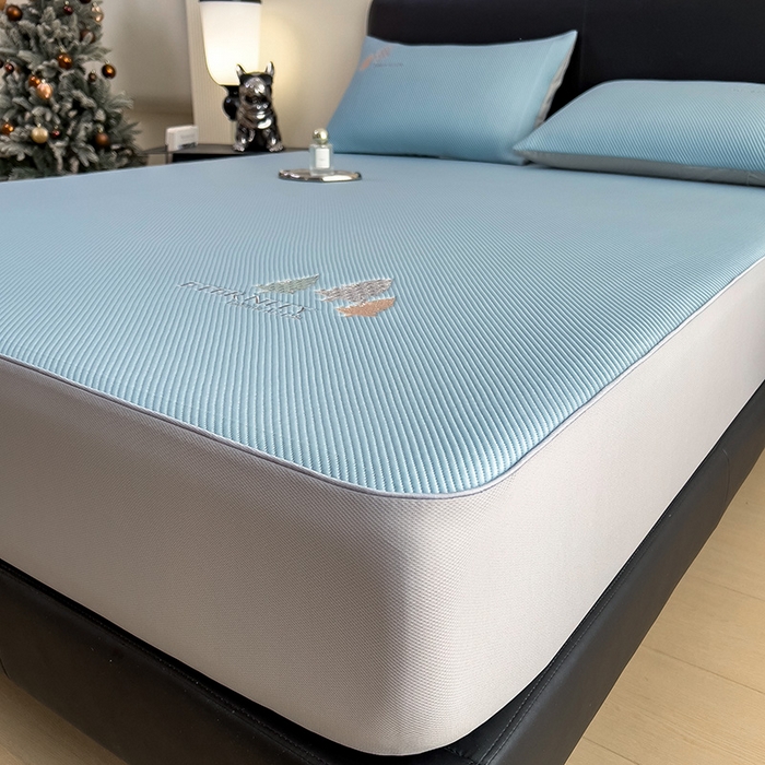 91家纺网 家纺一手货源 找家纺 全季家居 2025新款A类乙纶PE希望森林刺绣系列凉豆豆席凉席席子 天蓝-床笠款