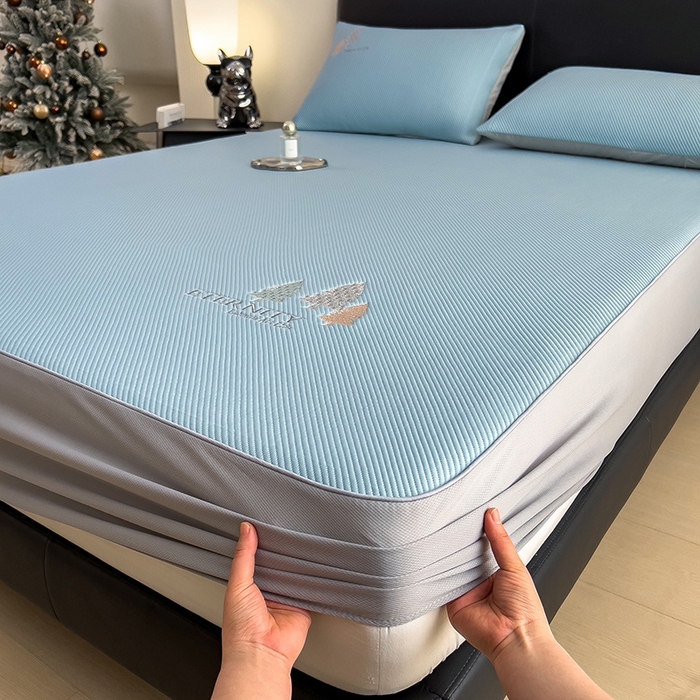 91家纺网 家纺一手货源 找家纺 全季家居 2025新款A类乙纶PE希望森林刺绣系列凉豆豆席凉席席子 天蓝-床笠款