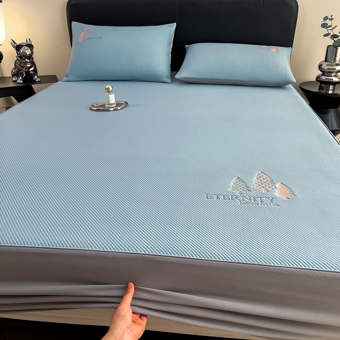 91家纺网 家纺一手货源 找家纺 全季家居 2025新款A类乙纶PE希望森林刺绣系列凉豆豆席凉席席子 天蓝-床笠款