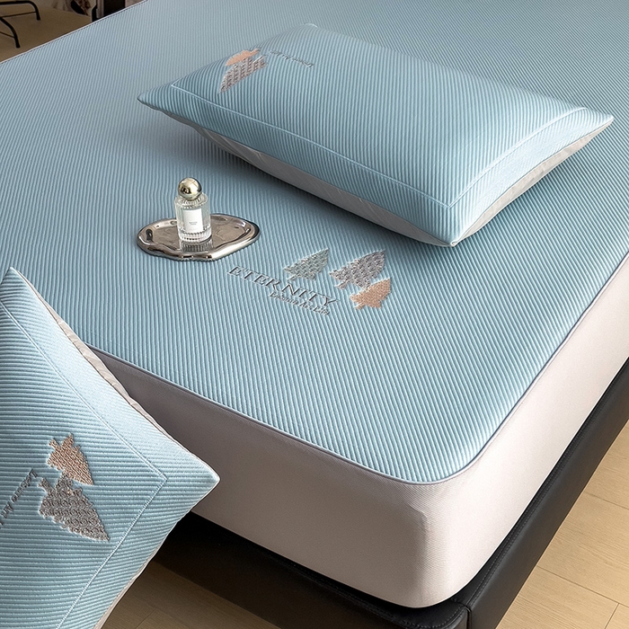 91家纺网 家纺一手货源 找家纺 全季家居 2025新款A类乙纶PE希望森林刺绣系列凉豆豆席凉席席子 天蓝-床笠款