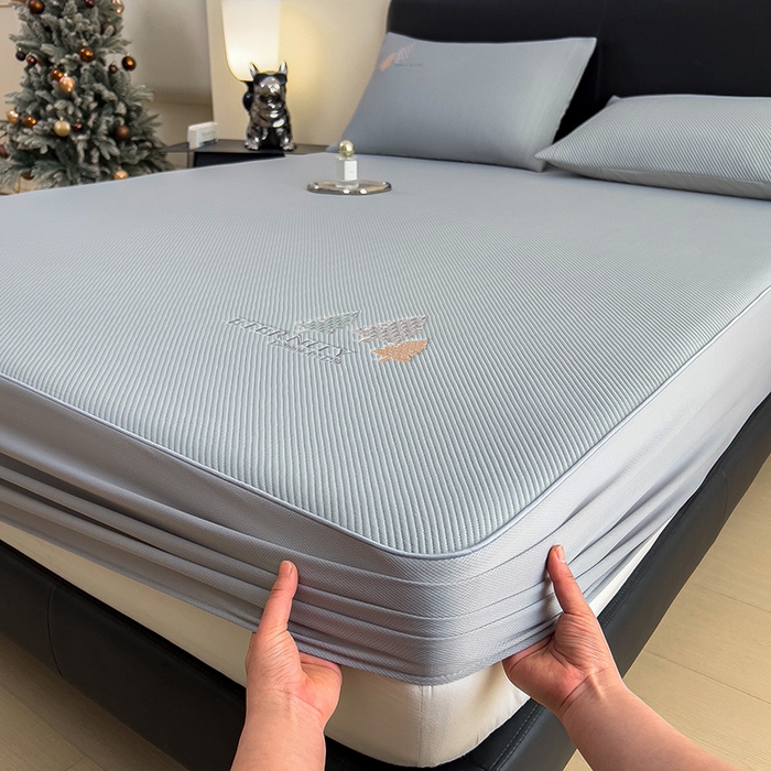 91家纺网 家纺一手货源 找家纺 全季家居 2025新款A类乙纶PE希望森林刺绣系列凉豆豆席凉席席子 银灰-床笠款