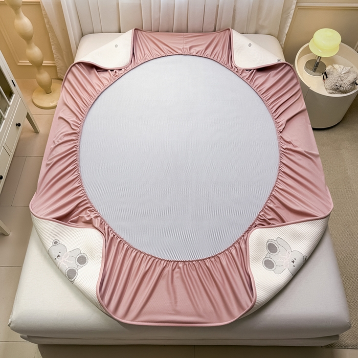 91家纺网 家纺一手货源 找家纺 全季家居 2025新款A类乙纶PE卡通系列凉豆豆席凉席席子 欢乐小熊-淡粉-床笠款