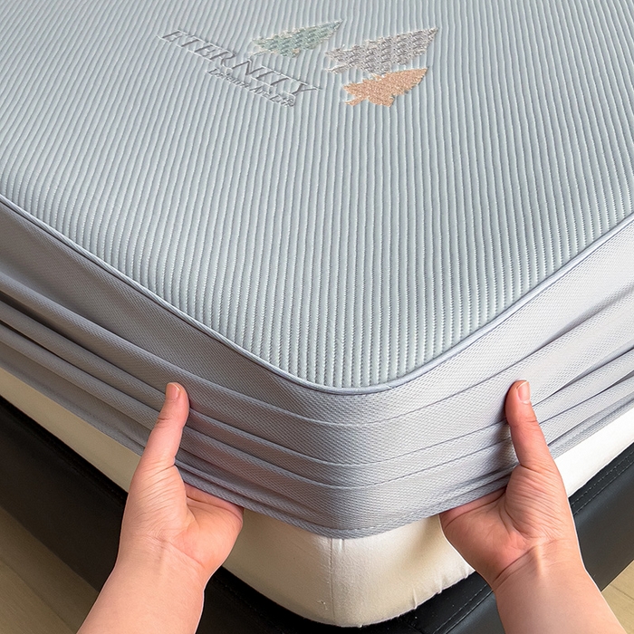 91家纺网 家纺一手货源 找家纺 全季家居 2025新款A类乙纶PE希望森林刺绣系列凉豆豆席凉席席子 银灰-床笠款