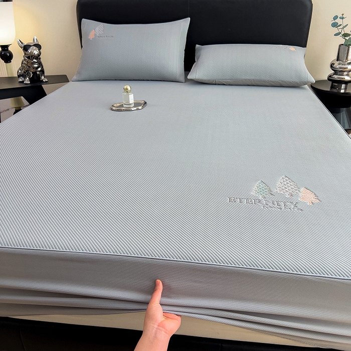 91家纺网 家纺一手货源 找家纺 全季家居 2025新款A类乙纶PE希望森林刺绣系列凉豆豆席凉席席子 银灰-床笠款