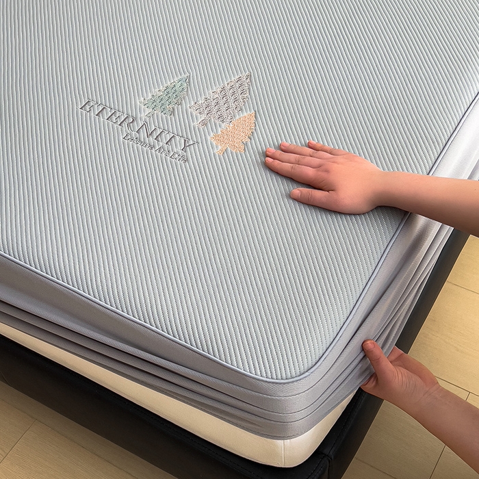 91家纺网 家纺一手货源 找家纺 全季家居 2025新款A类乙纶PE希望森林刺绣系列凉豆豆席凉席席子 银灰-床笠款