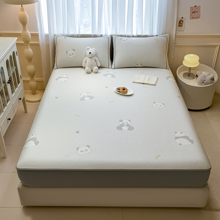 91家纺网 家纺一手货源 找家纺 全季家居 2025新款A类乙纶PE卡通系列凉豆豆席凉席席子 熊猫宝宝-床笠款