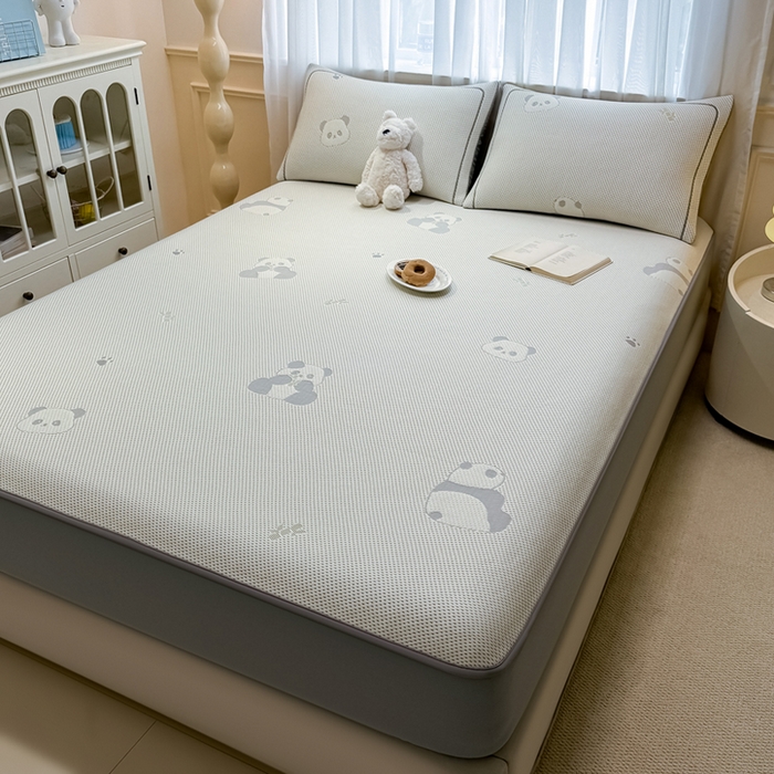 91家纺网 家纺一手货源 找家纺 全季家居 2025新款A类乙纶PE卡通系列凉豆豆席凉席席子 熊猫宝宝-床笠款