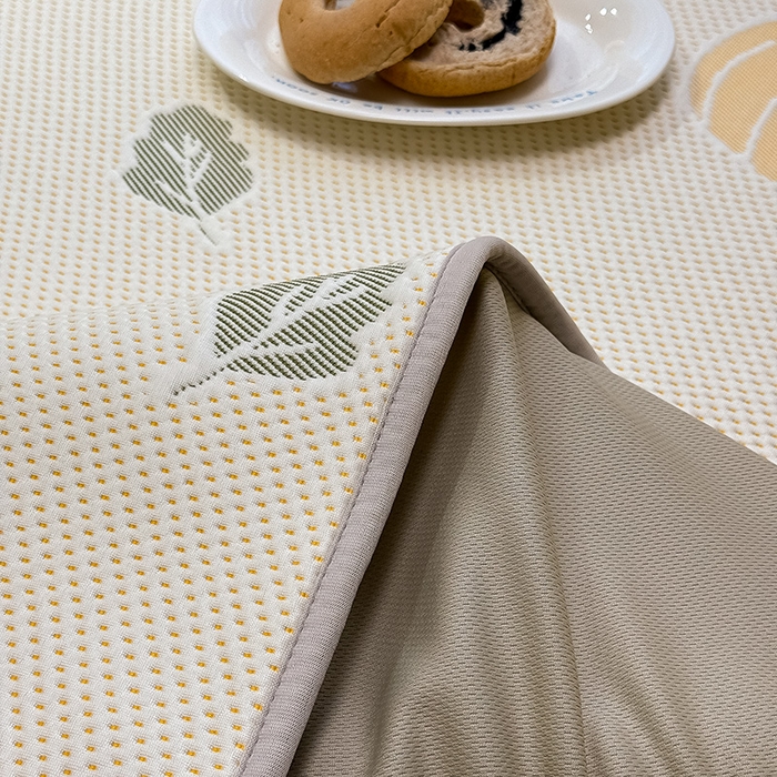 91家纺网 家纺一手货源 找家纺 全季家居 2025新款A类乙纶PE卡通系列凉豆豆席凉席席子 元气南瓜-浅咖-床笠款