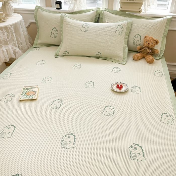 91家纺网 家纺一手货源 找家纺 全季家居 2025新款A类乙纶PE小动物系列凉豆豆席凉席席子 小恐龙-水绿-床席款