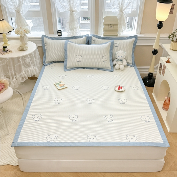 91家纺网 家纺一手货源 找家纺 全季家居 2025新款A类乙纶PE小动物系列凉豆豆席凉席席子 小熊-天蓝-床席款