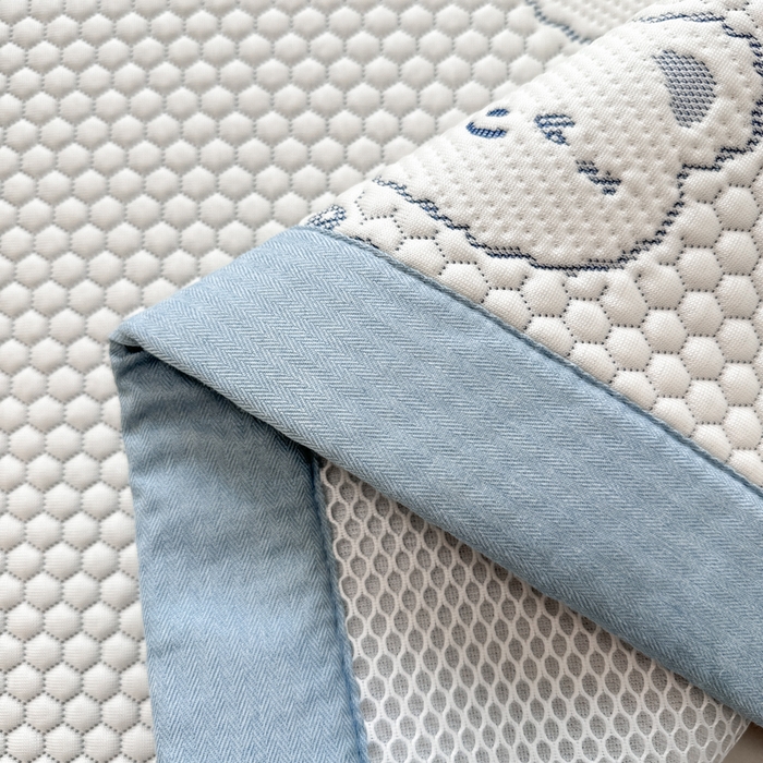 91家纺网 家纺一手货源 找家纺 全季家居 2025新款A类乙纶PE小动物系列凉豆豆席凉席席子 小熊-天蓝-床席款