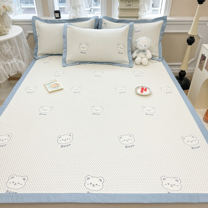 91家纺网 家纺一手货源 找家纺 全季家居 2025新款A类乙纶PE小动物系列凉豆豆席凉席席子 小熊-天蓝-床席款