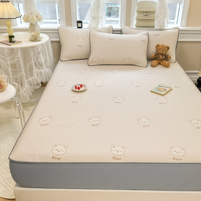 91家纺网 家纺一手货源 找家纺 全季家居 2025新款A类乙纶PE小动物系列凉豆豆席凉席席子 小熊-卡其-床笠款