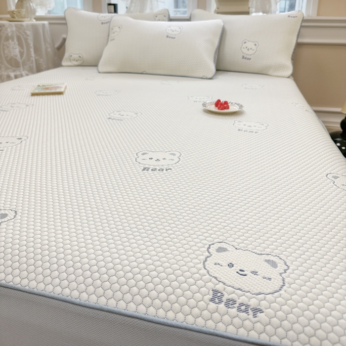 91家纺网 家纺一手货源 找家纺 全季家居 2025新款A类乙纶PE小动物系列凉豆豆席凉席席子 小熊-天蓝-床笠款