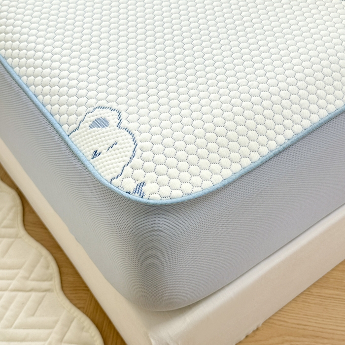 91家纺网 家纺一手货源 找家纺 全季家居 2025新款A类乙纶PE小动物系列凉豆豆席凉席席子 小熊-天蓝-床笠款