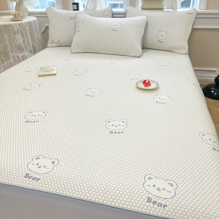 91家纺网 家纺一手货源 找家纺 全季家居 2025新款A类乙纶PE小动物系列凉豆豆席凉席席子 小熊-天蓝-床笠款