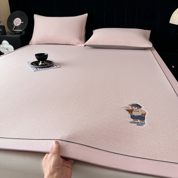 91家纺网 家纺一手货源 找家纺 （总）全季家居 2025新款5A乙纶全PE绅士熊系列凉感软凉席席子