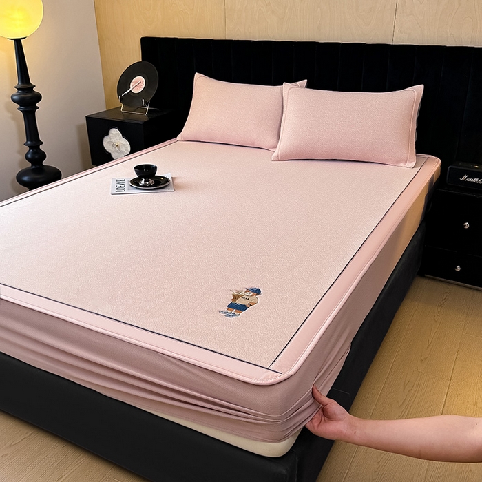 91家纺网 家纺一手货源 找家纺 （总）全季家居 2025新款5A乙纶全PE绅士熊系列凉感软凉席席子