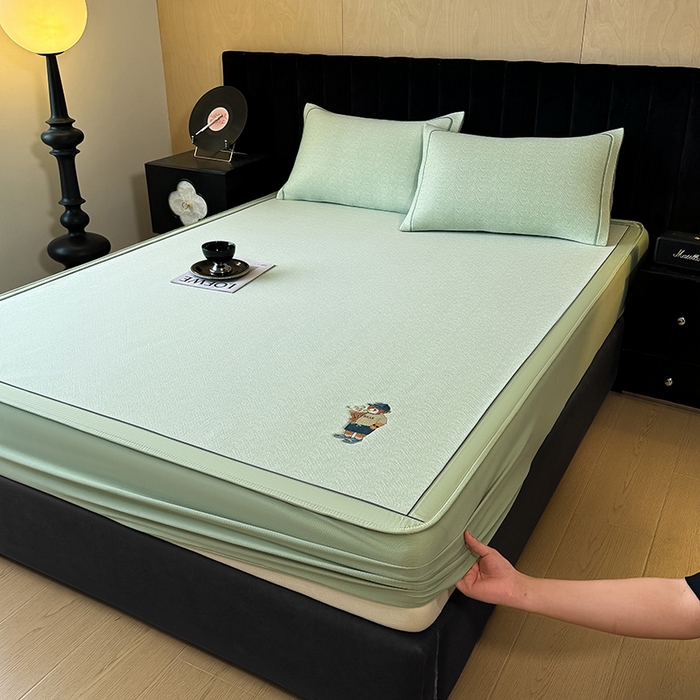 91家纺网 家纺一手货源 找家纺 （总）全季家居 2025新款5A乙纶全PE绅士熊系列凉感软凉席席子