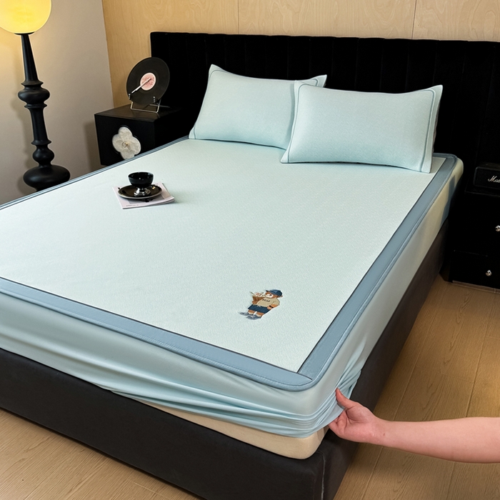 91家纺网 家纺一手货源 找家纺 （总）全季家居 2025新款5A乙纶全PE绅士熊系列凉感软凉席席子