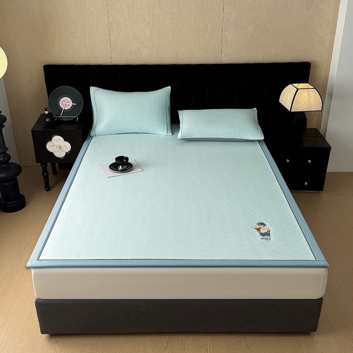 91家纺网 家纺一手货源 找家纺 全季家居 2025新款5A乙纶全PE绅士熊系列凉感软凉席席子 天蓝 床席