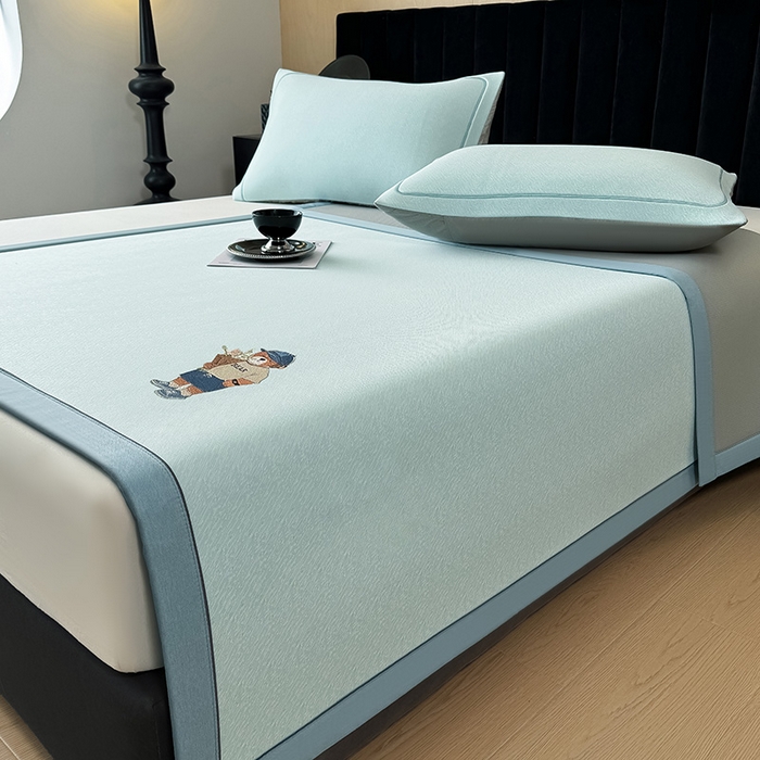 91家纺网 家纺一手货源 找家纺 全季家居 2025新款5A乙纶全PE绅士熊系列凉感软凉席席子 天蓝 床席