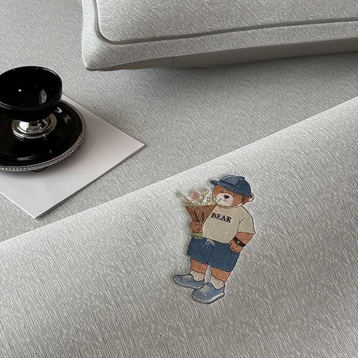 91家纺网 家纺一手货源 找家纺 全季家居 2025新款5A乙纶全PE绅士熊系列凉感软凉席席子 浅灰 床席