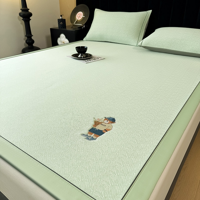 91家纺网 家纺一手货源 找家纺 全季家居 2025新款5A乙纶全PE绅士熊系列凉感软凉席席子 水绿 床席