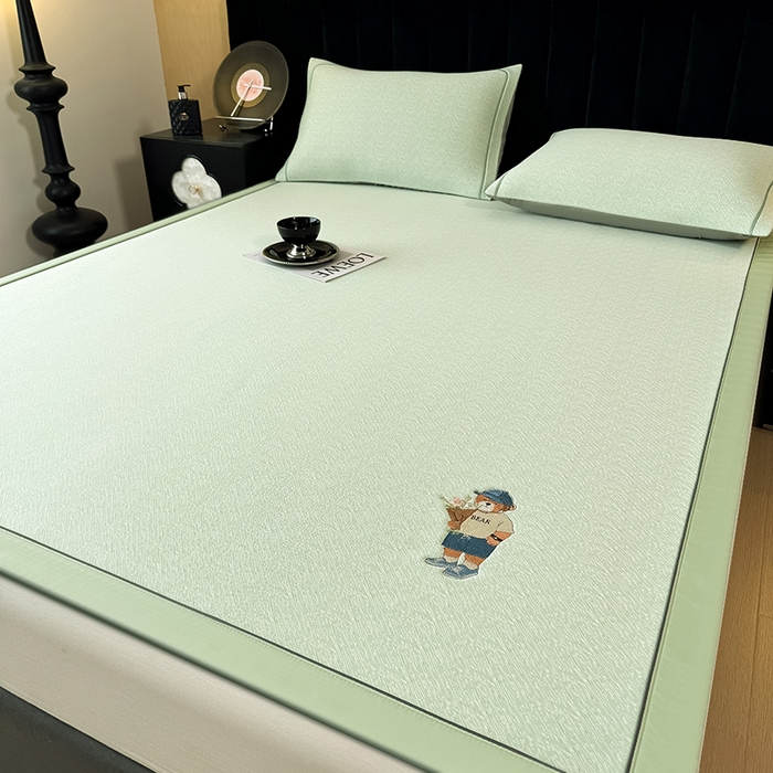 91家纺网 家纺一手货源 找家纺 全季家居 2025新款5A乙纶全PE绅士熊系列凉感软凉席席子 水绿 床席