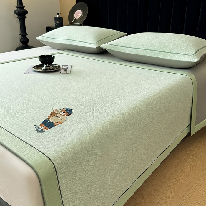 91家纺网 家纺一手货源 找家纺 全季家居 2025新款5A乙纶全PE绅士熊系列凉感软凉席席子 水绿 床席