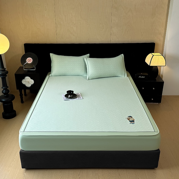 91家纺网 家纺一手货源 找家纺 全季家居 2025新款5A乙纶全PE绅士熊系列凉感软凉席席子 水绿 床笠