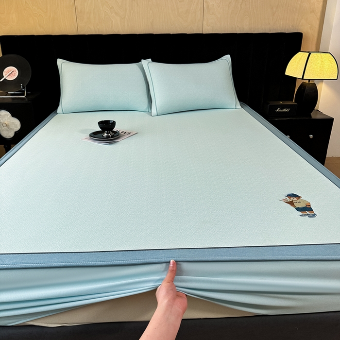 91家纺网 家纺一手货源 找家纺 全季家居 2025新款5A乙纶全PE绅士熊系列凉感软凉席席子 天蓝 床笠