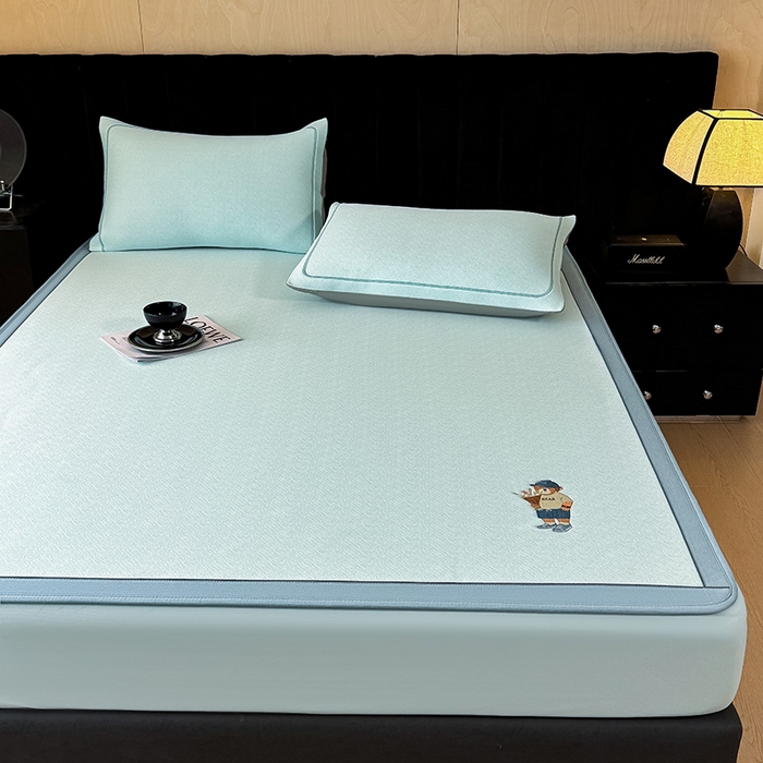 91家纺网 家纺一手货源 找家纺 全季家居 2025新款5A乙纶全PE绅士熊系列凉感软凉席席子 天蓝 床笠