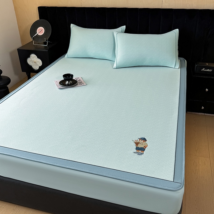 91家纺网 家纺一手货源 找家纺 全季家居 2025新款5A乙纶全PE绅士熊系列凉感软凉席席子 天蓝 床笠