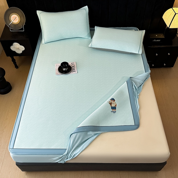 91家纺网 家纺一手货源 找家纺 全季家居 2025新款5A乙纶全PE绅士熊系列凉感软凉席席子 天蓝 床笠