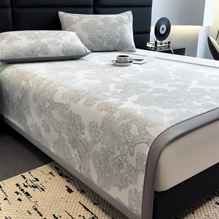 91家纺网 家纺一手货源 找家纺 全季家居 2025新款5A乙纶全PE花卉轻奢提花凉感软凉席席子 暗香疏影-浅灰 床席